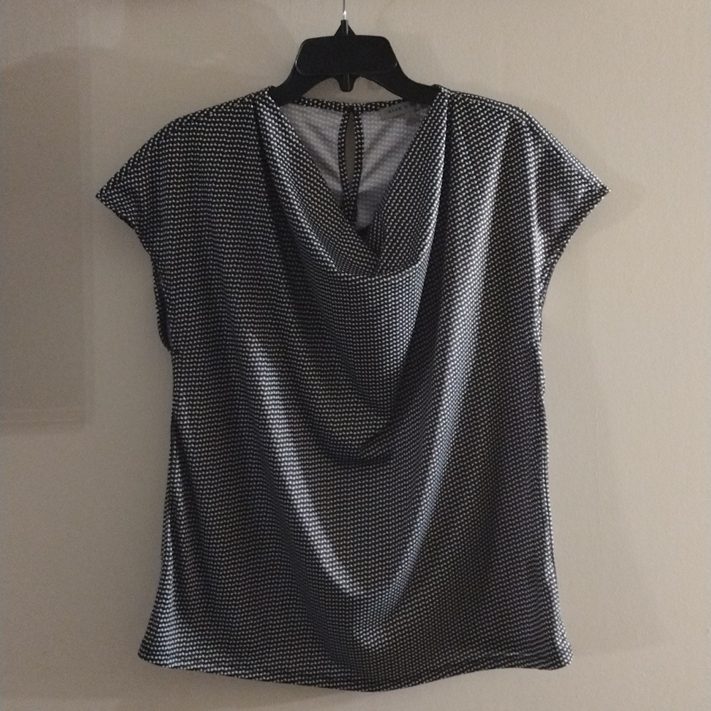 Alex & Parker NWOT Large black & white design, satin stretch, cowl neck blouse